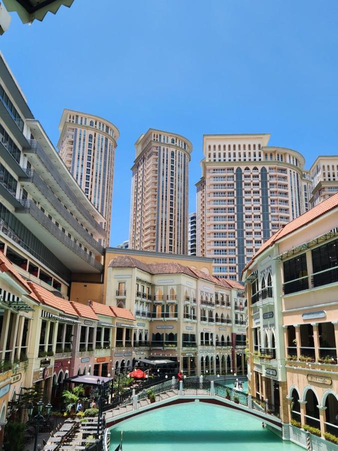 Spacious Cozy Suite At The Venice Mall With Free Parking And Washing Machine (Adults Only) Taguig Extérieur photo